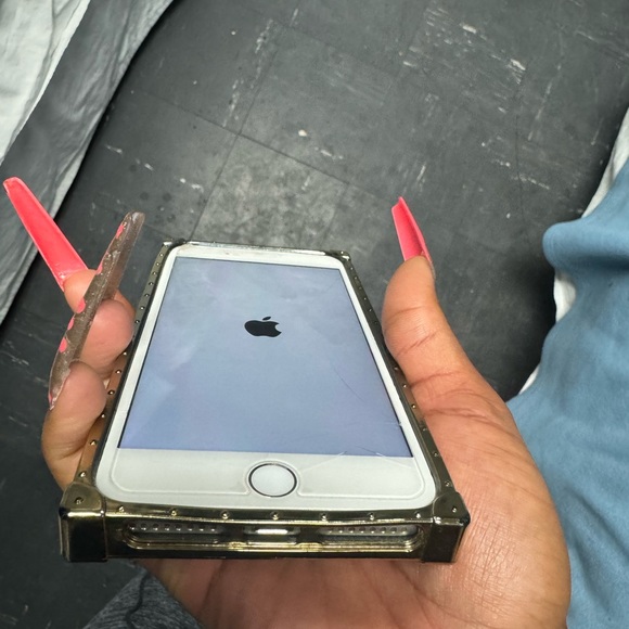 IPHONE 8 PLUS - Picture 11 of 13